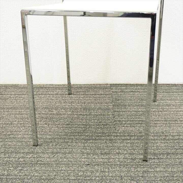 【カッシーナイクスシー取扱】LIVIT(リビット) ULTRA(ウルトラ) スタッキングチェア ホワイト 特価品