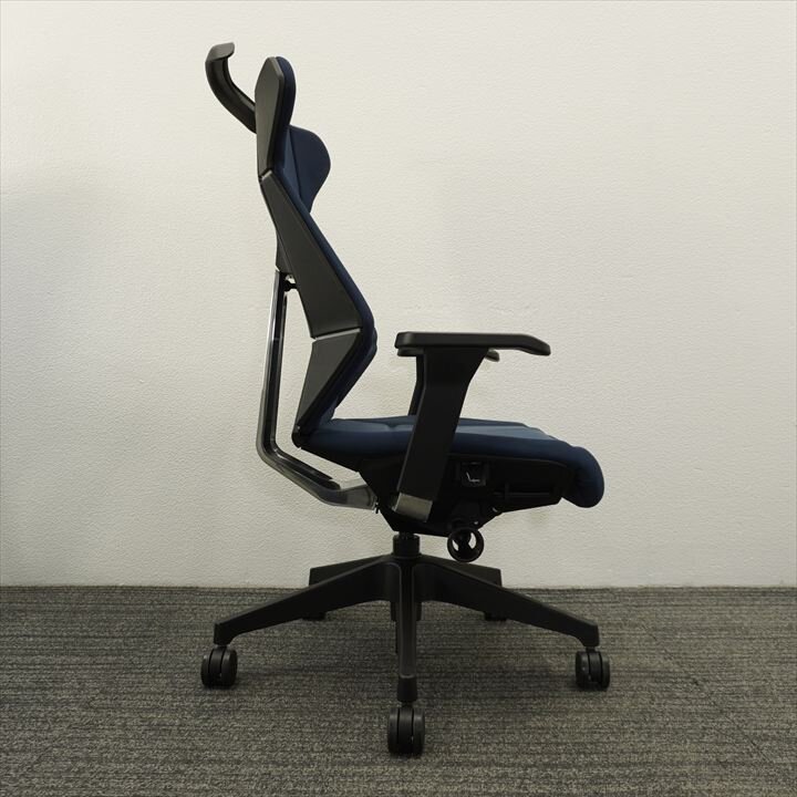 イトーキ フリップフラップ 可動肘 ハイバック ハンガー付 ネイビーブルー 特価品