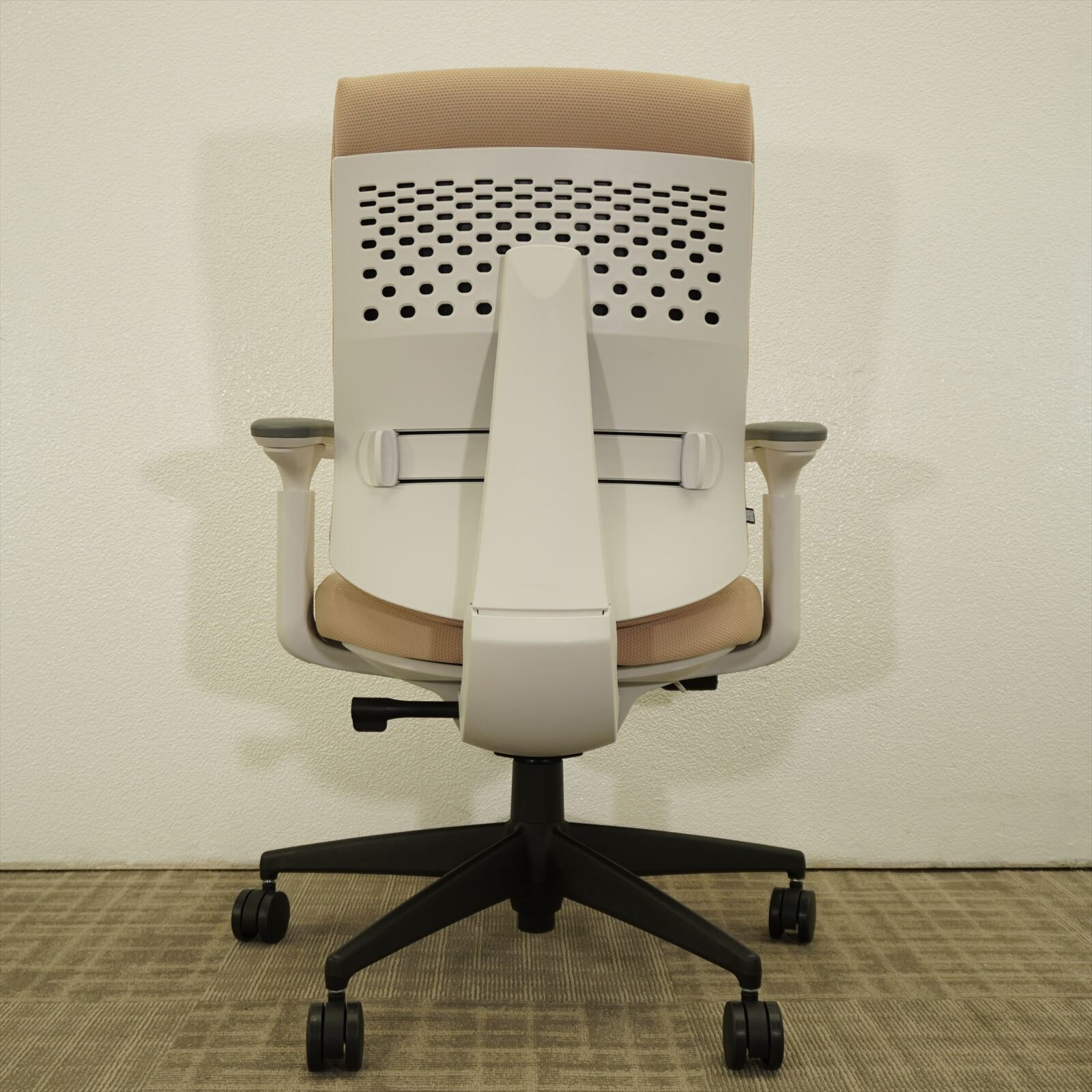 コクヨ ウィザード４ 可動肘 ハイバック ベージュ