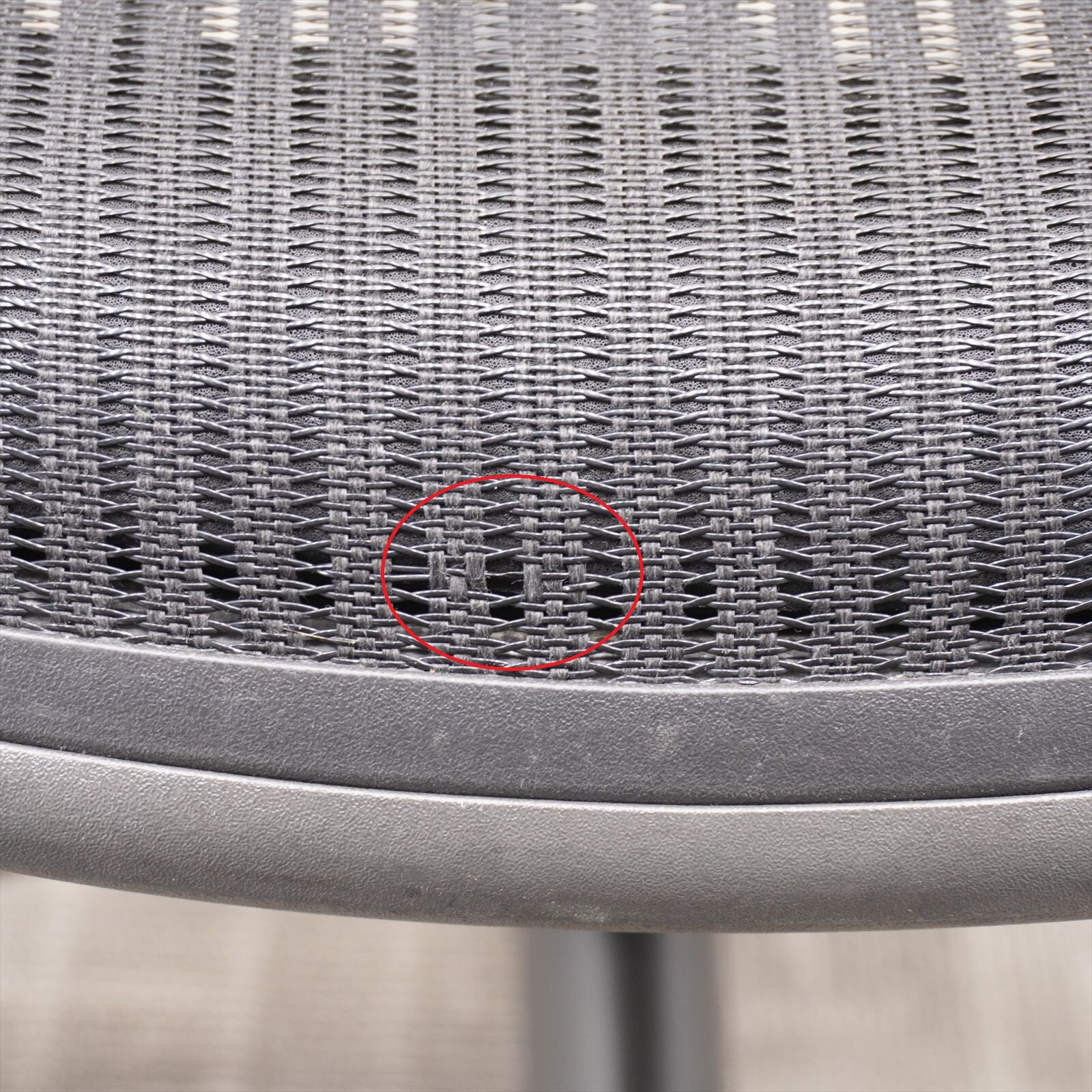 ハーマンミラー アーロンチェア 可動肘 ランバーサポート フル装備 Bサイズ グラファイト 特価品（１）