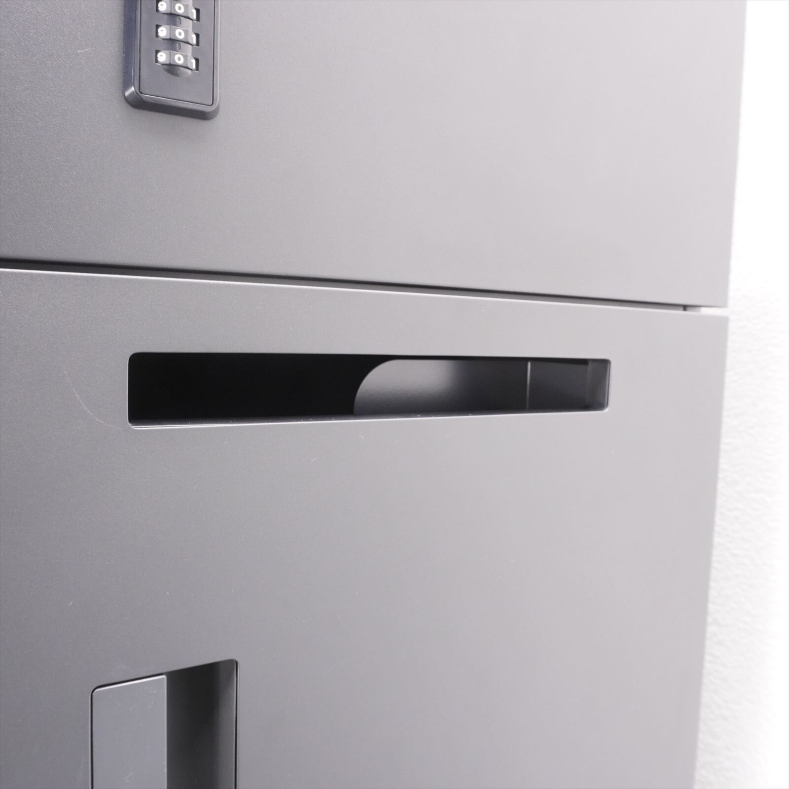 イトーキ エスキャビネット ダイヤル式8人用パーソナルロッカー H1790 ブラック