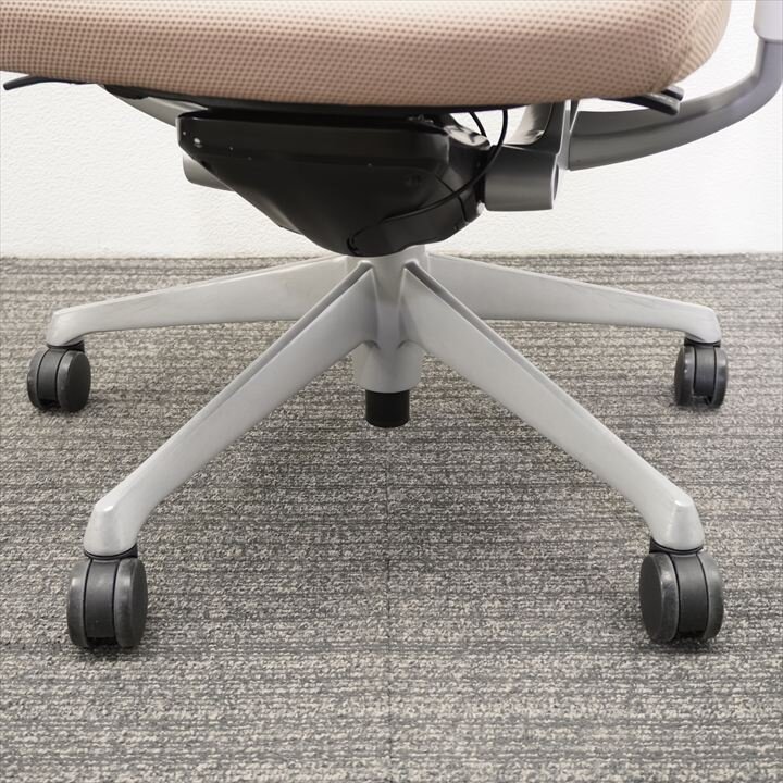 オカムラ コーラル 可動肘 ハイバック ランバー付 ベージュ