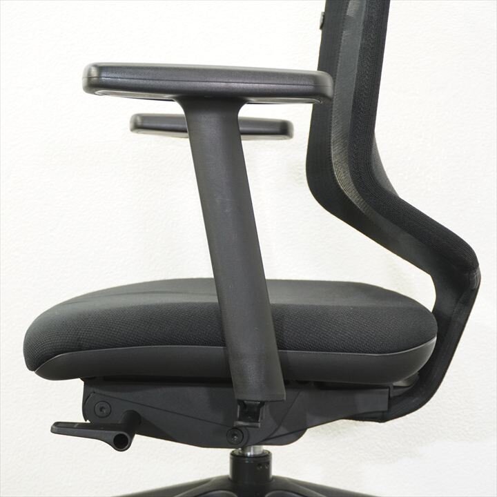 プラス取扱 ジロフレックス ４３４ 肘付 ハンガー付 ブラック 特価品