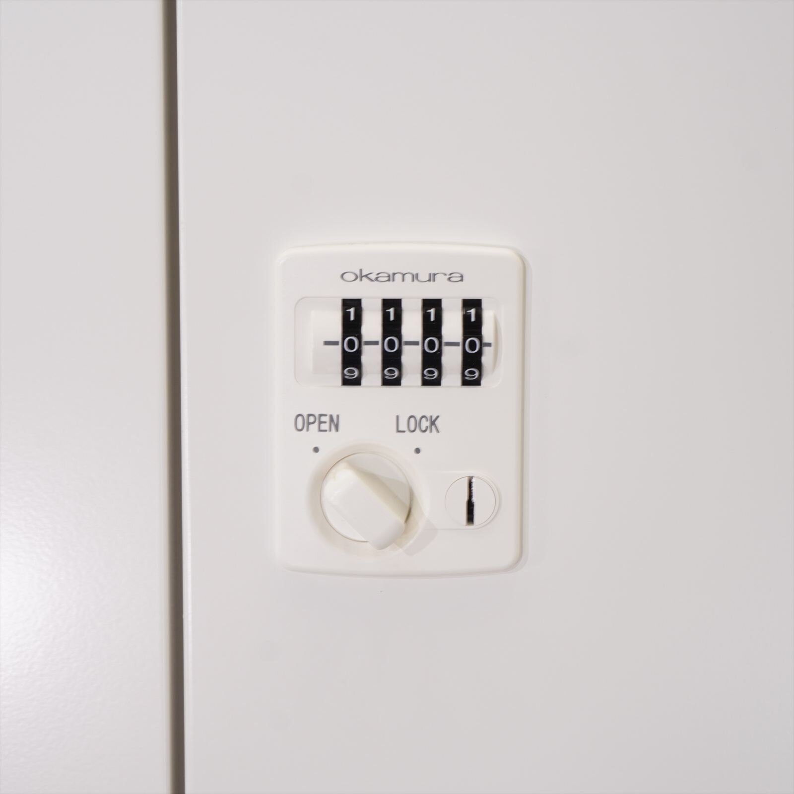 オカムラ レクトライン ダイヤル式12人用モバイルロッカー H1810