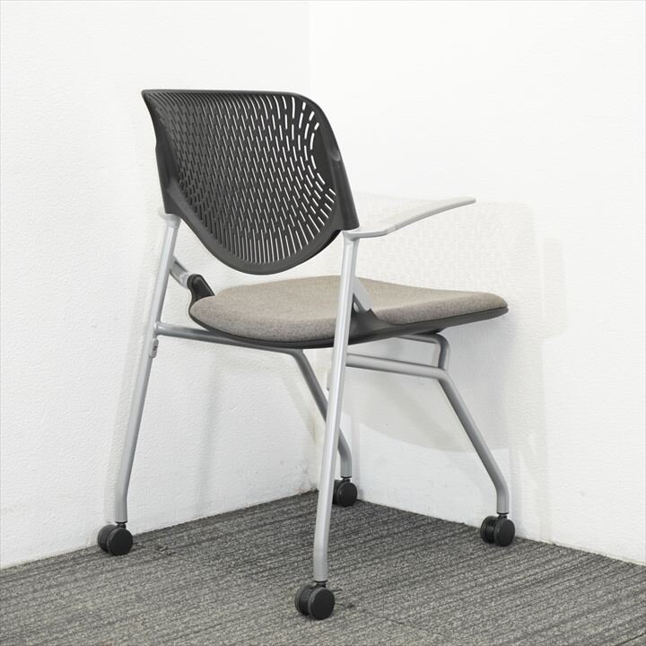 【2020年製】オカムラ ルナ 肘付 ミーティングチェア 4本脚 背パッドなし ダークブラウン