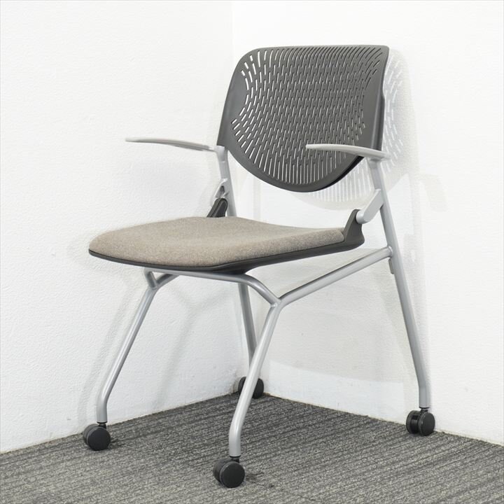 【2020年製】オカムラ ルナ 肘付 ミーティングチェア 4本脚 背パッドなし ダークブラウン