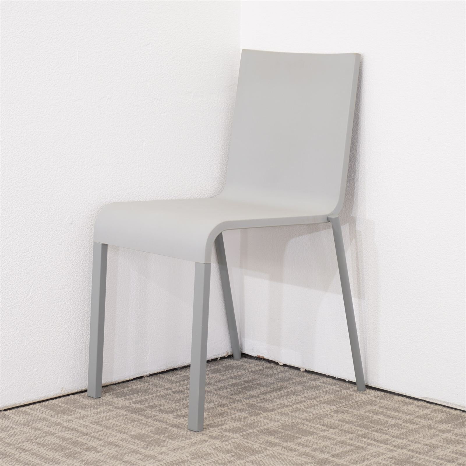 ヴィトラ .03(ゼロスリー) スタッキングチェア グレー 特価品(1)