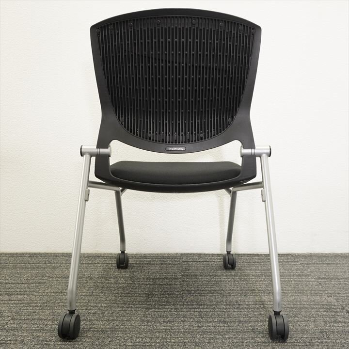 オカムラ グラータ ミーティングチェア 背パッド付ブラック