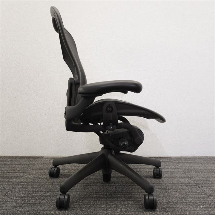 ハーマンミラー アーロンチェア 可動肘 ランバーサポート フル装備 Bサイズ グラファイト 特価品